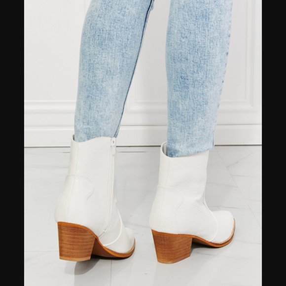 🌟NEW, CHIC*- MMShoes Watertower Town Faux Leather Western Boots OFFERS WELCOME - Picture 3 of 7